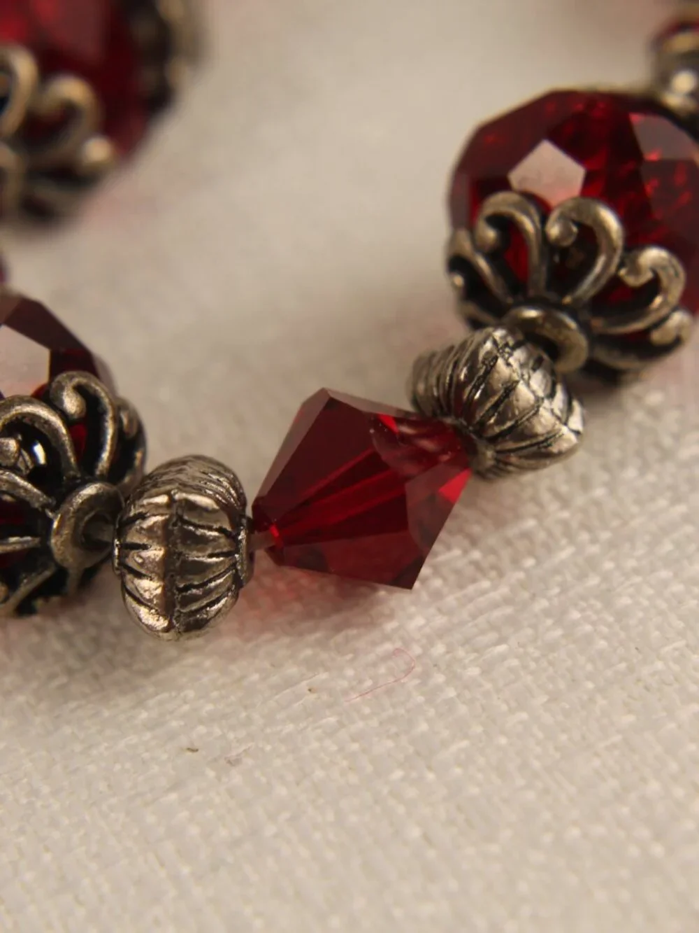 Vintage Style Red Faceted Crystal Beaded Stretch Bracelet Silver Tone EUC